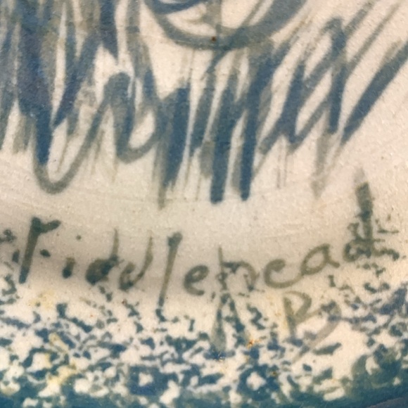 Fiddlehead pottery plate. - Picture 4 of 4